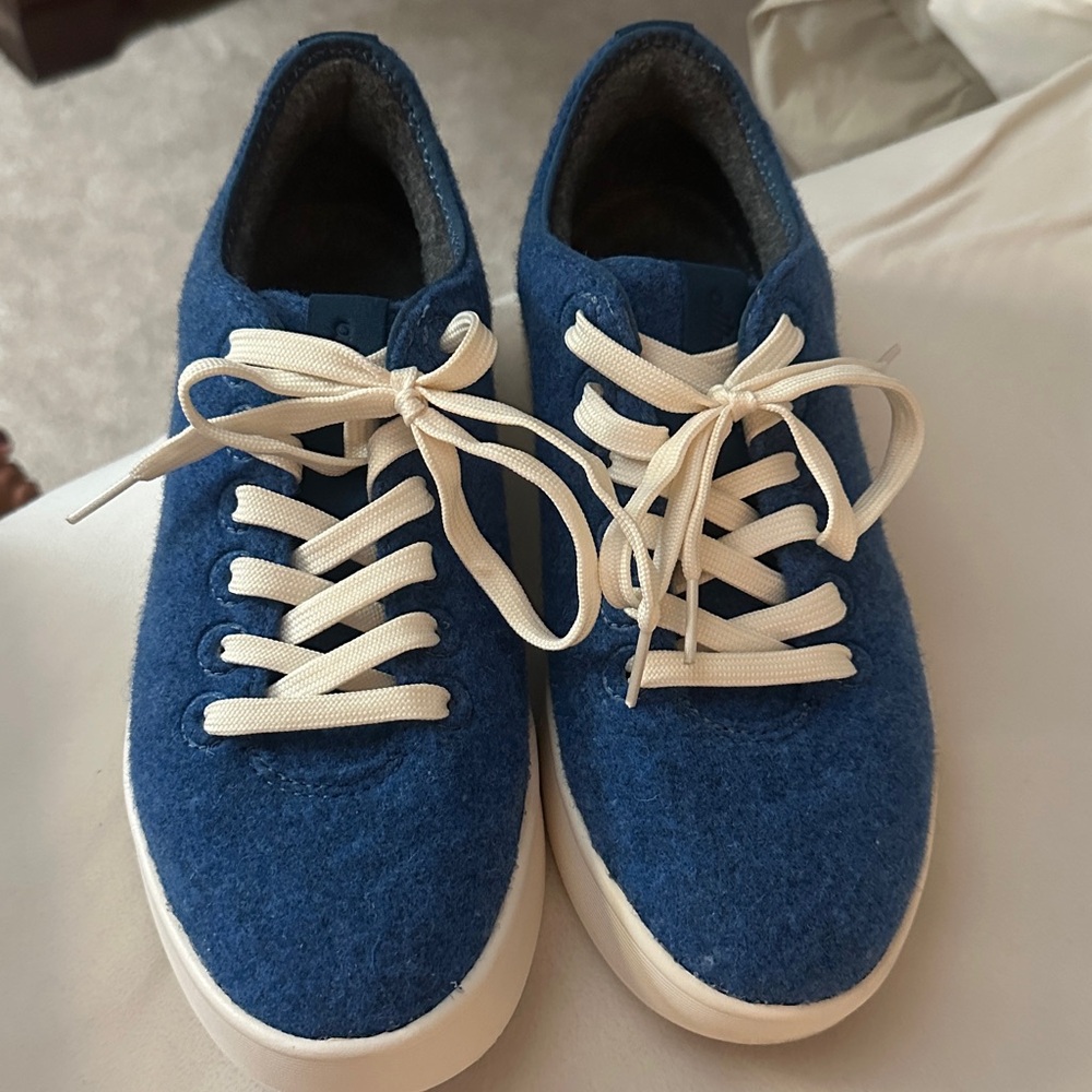 BrAND NEW ALL BURDS Blue Wool Sneakers with White Laces